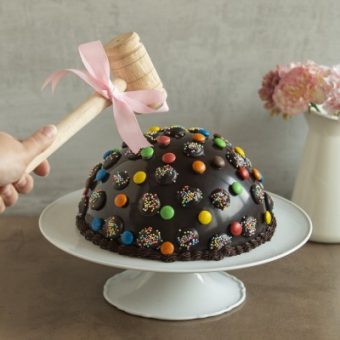 pinata cake with hammer