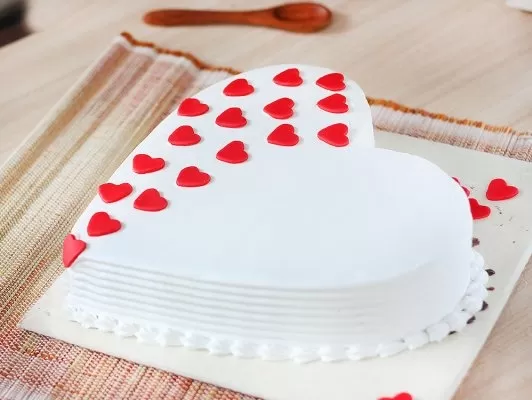 Order Heart Shape Vanilla Cake 1 KG Online | YummyCake