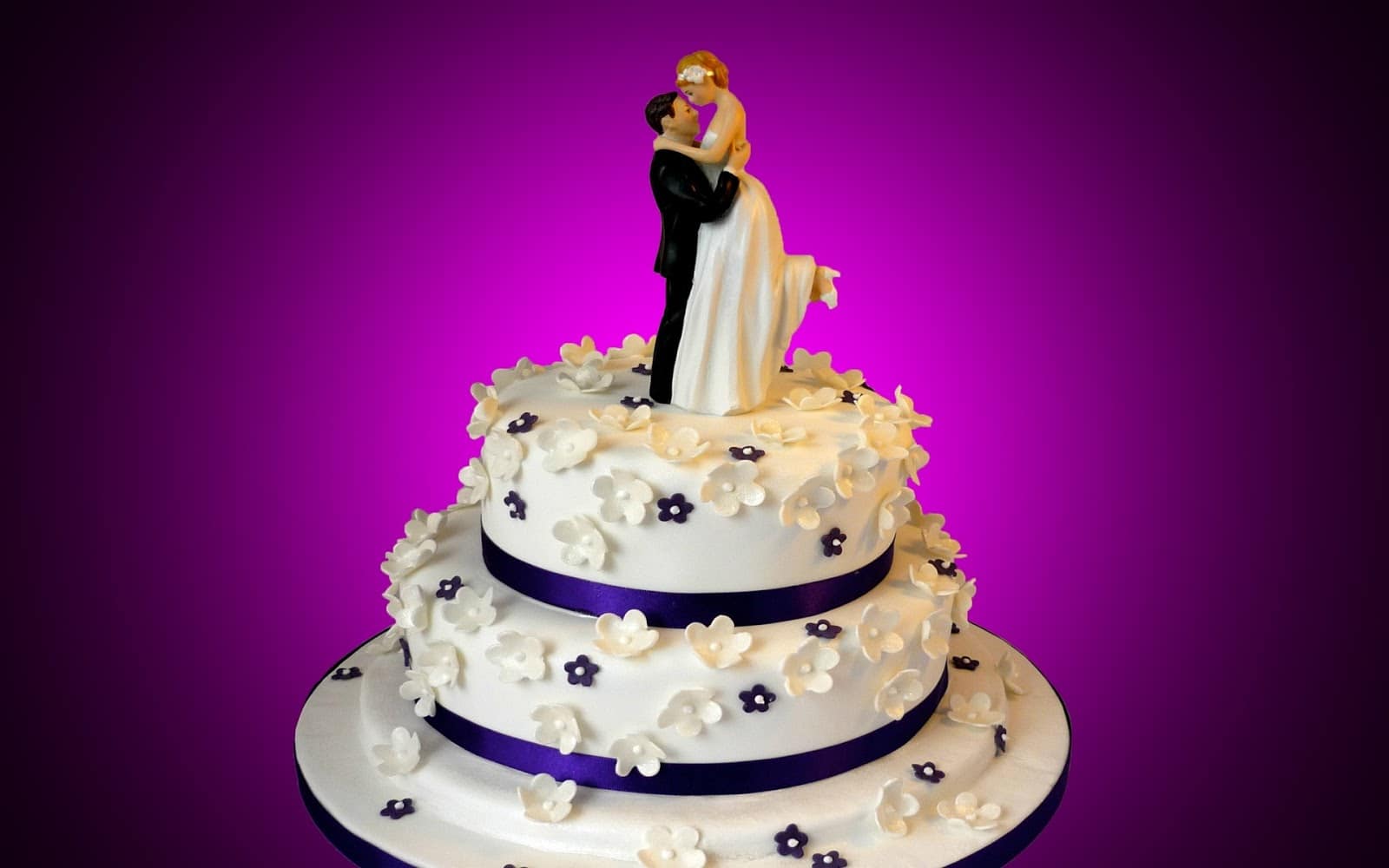 Gurugram Special: Romantic Anniversary Cake Online Delivery in Gurugram