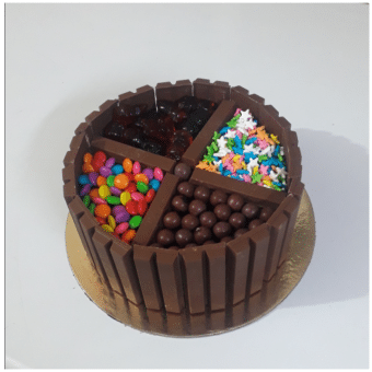 Chocolate Cake With KitKat