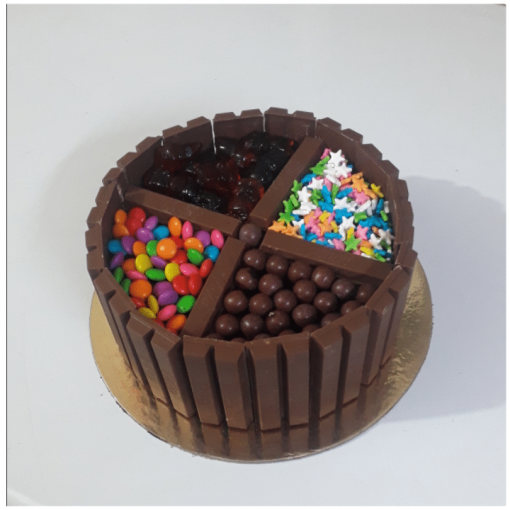 Chocolate Cake With KitKat