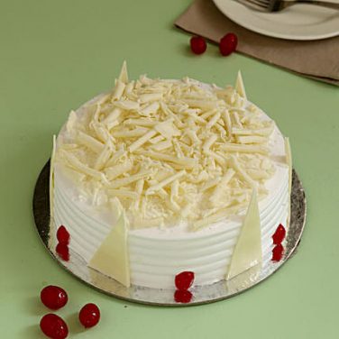 White Forest Cream Cake Eggless