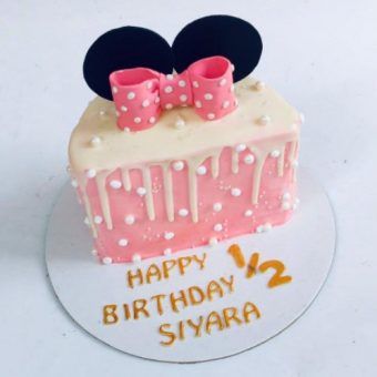 Minnie Mouse Theme Half Cake