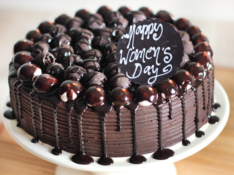 Womens Day Snickers Cake