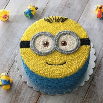 minion cream cake