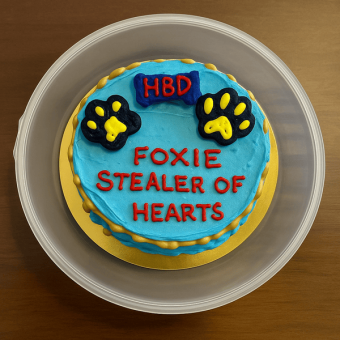 Crunchy Bone Pawsome Cake design