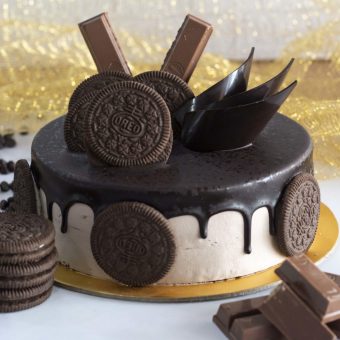 Oreo KitKat Cake