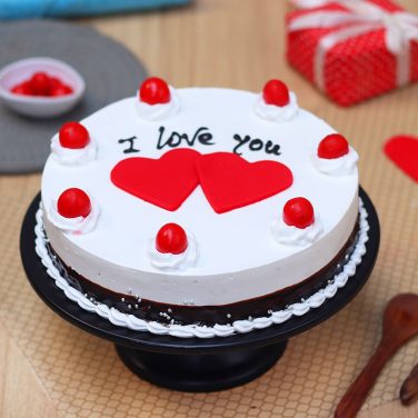 love heart birthday cake