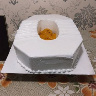 toilet cake