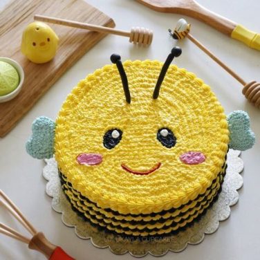 honey bee buttercream cake design