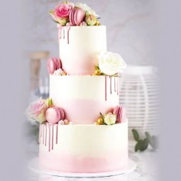 3 layer wedding cake with macarons