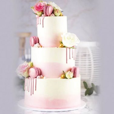 3 layer wedding cake with macarons