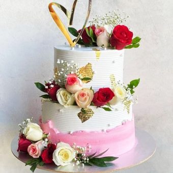 2 tier cake with fresh flowers