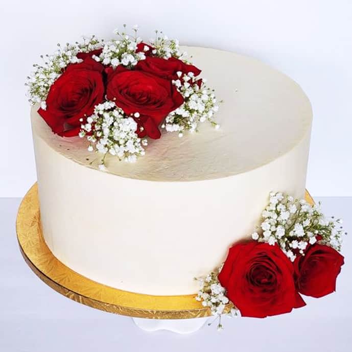White Roses Cake Design