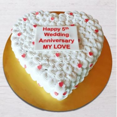 heart shaped 5th anniversary cake