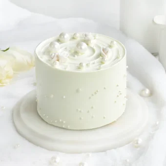 Creamy Luxe Vanilla Cake