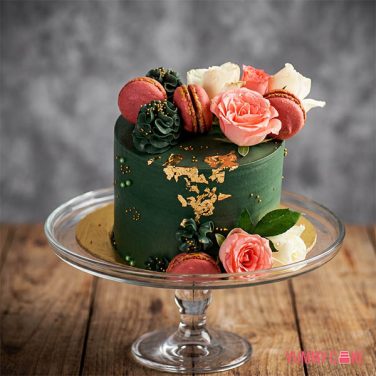 Royal Green Floral Cake