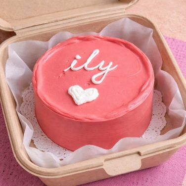 ily minimalist love cake