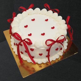 romantic red ribbon cake