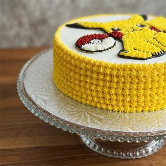 pikachu buttercream cake sideview