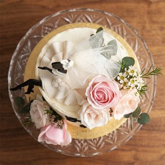 bride to be silhouette floral cake top view