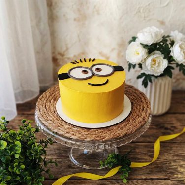 cute minion smile cake